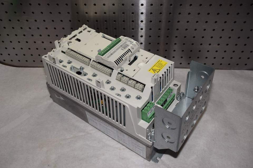 A B B Stock AC Drives ACS800-37-0260-7+B4C9D0 100% Original